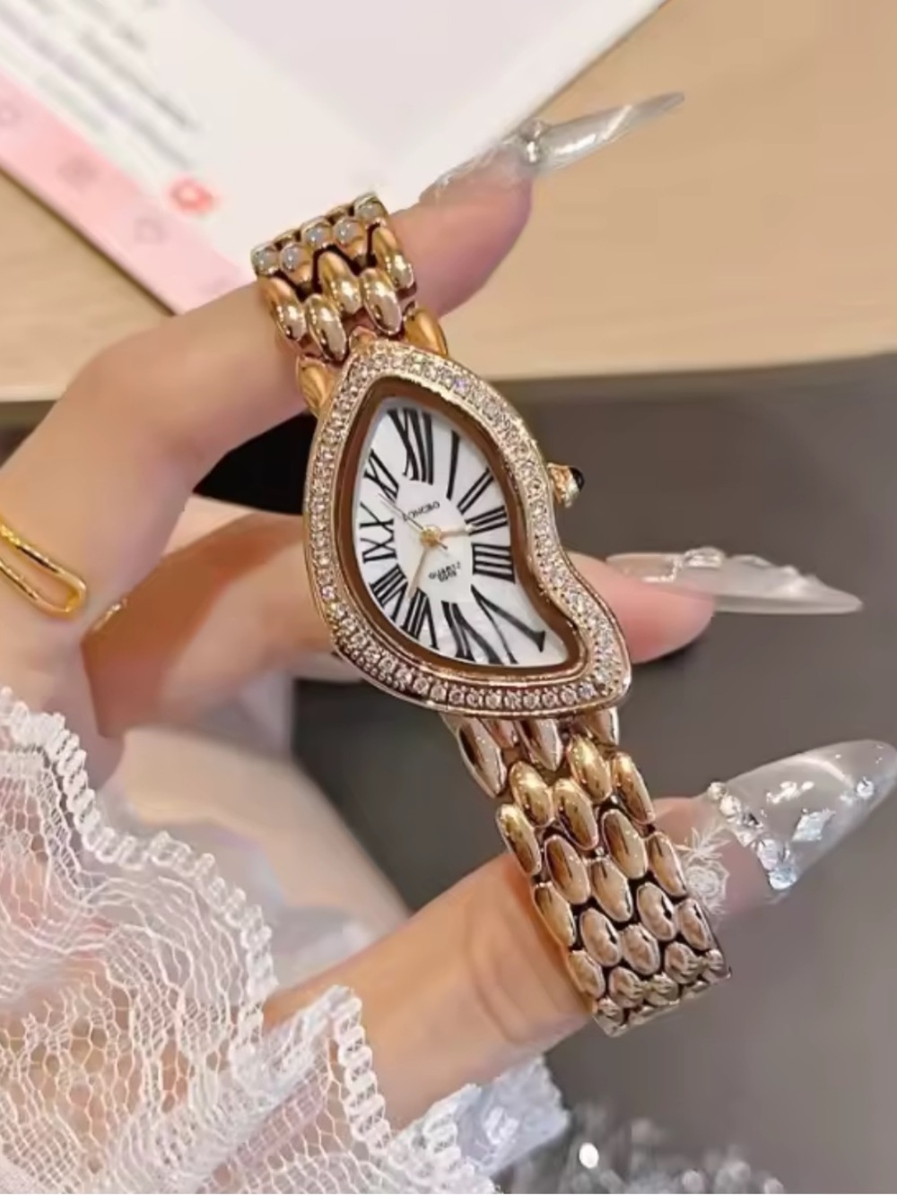 Elegant Women's Rose Gold Heart-Shaped Bracelet Watch